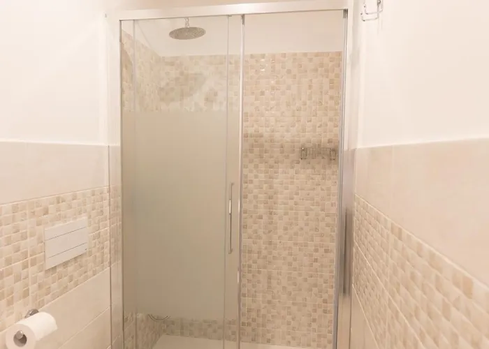 Adam Eric Готель типу 