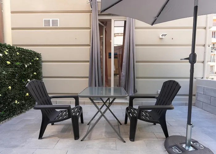 לינה וארוחת בוקר Adam Eric לה ספציה