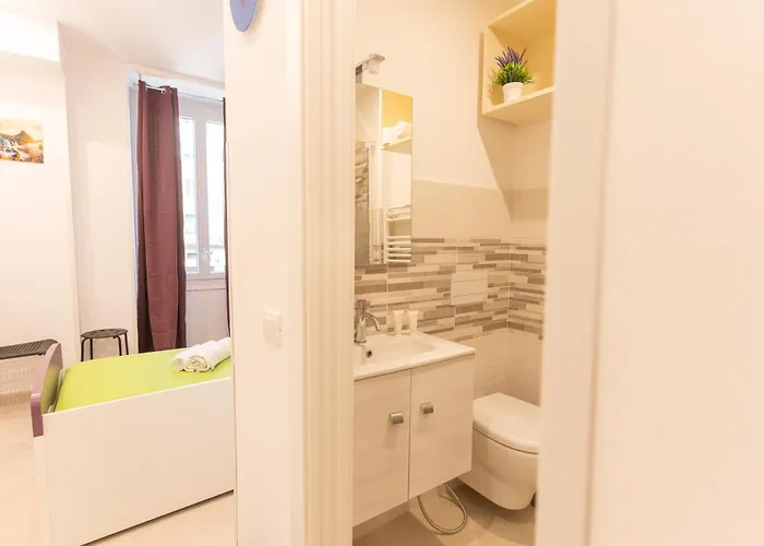 לינה וארוחת בוקר Adam Eric לה ספציה